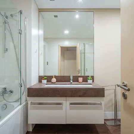 Lux Flat, Sea View, Ac, 3 Pools And Gym * Funchal (Madeira)